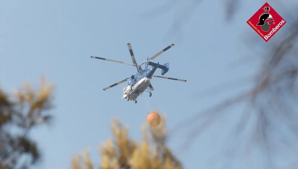 Helicóptero en el incendio de Monóvar. Helicóptero en el incendio de Monóvar.