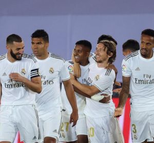 Los futbolistas del Real Madrid celebran un gol. Los futbolistas del Real Madrid celebran un gol.