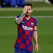 Messi se lamenta durante el partido ante Osasuna