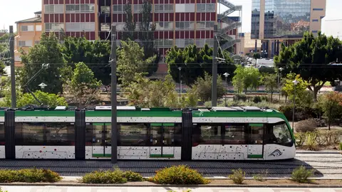 Metro de Málaga a su paso por la Universidad. Transporte