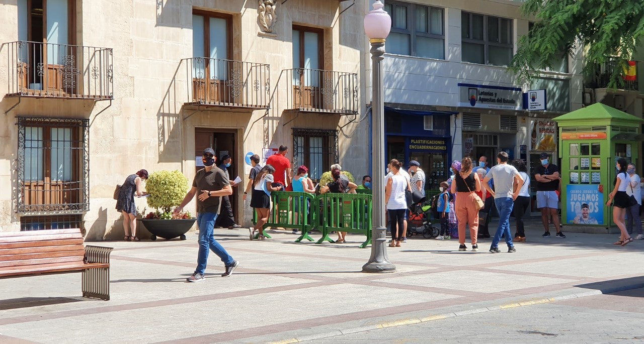 Cs Elche pide que se instalen zonas provisionales de sombra junto a las Oficinas Municipales de Atención al Ciudadano Cs Elche pide que se instalen zonas provisionales de sombra junto a las Oficinas Municipales de Atención al Ciudadano