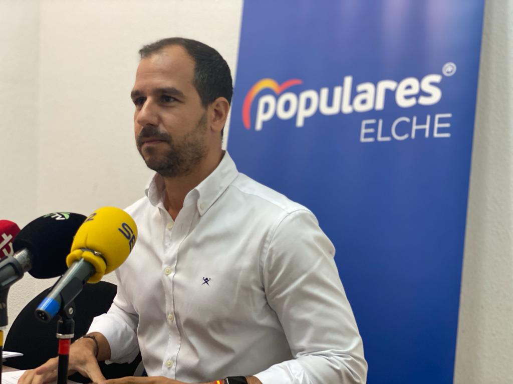 José Navarro (PP) responsabiliza al PSOE y a Compromis Elche de retrasar un año de gestión José Navarro (PP) responsabiliza al PSOE y a Compromis Elche de retrasar un año de gestión