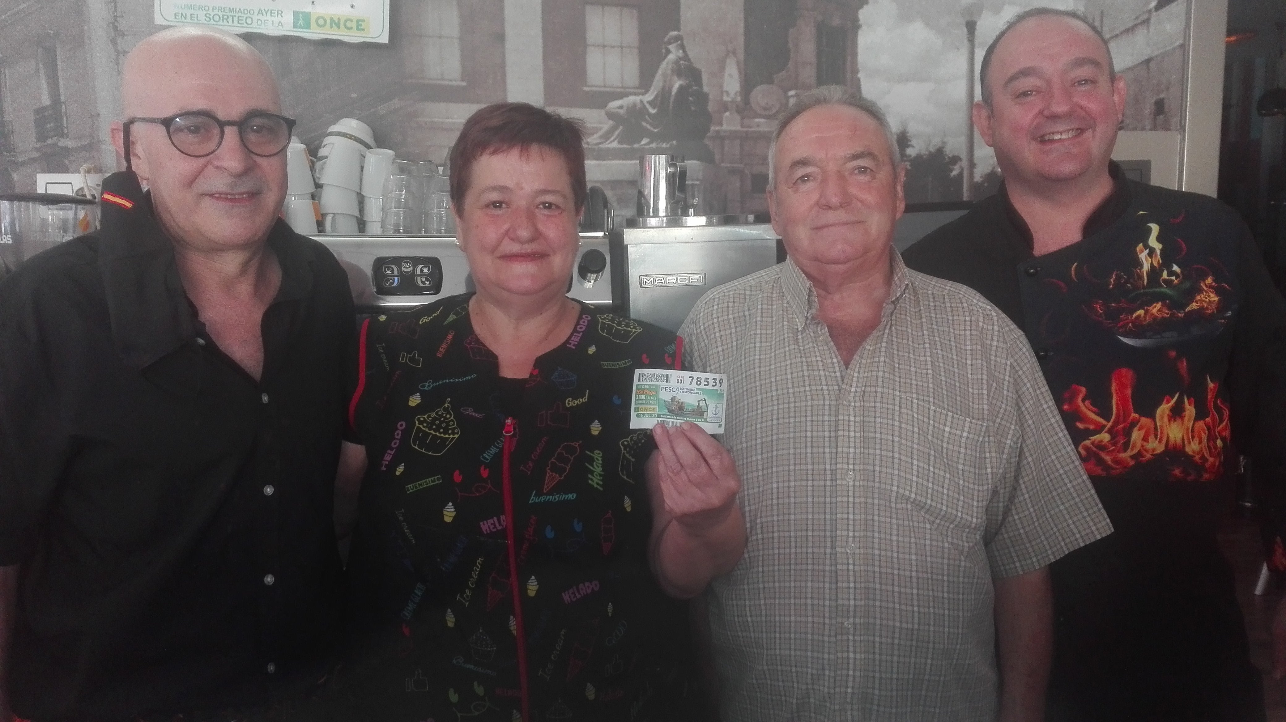 Alegría en "La Frasca" por repartir en Ciudad Real casi 2 millones de euros del cupón de la ONCE Alegría en "La Frasca" por repartir en Ciudad Real casi 2 millones de euros del cupón de la ONCE