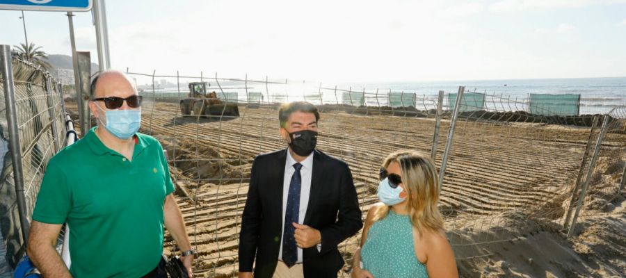 Luis Barcala visita el lugar de la actuación junto con la vicealcaldesa, Mari Carmen Sánchez, y el concejal de Limpieza Urbana, Manuel Villar Luis Barcala visita el lugar de la actuación junto con la vicealcaldesa, Mari Carmen Sánchez, y el concejal de Limpieza Urbana, Manuel Villar