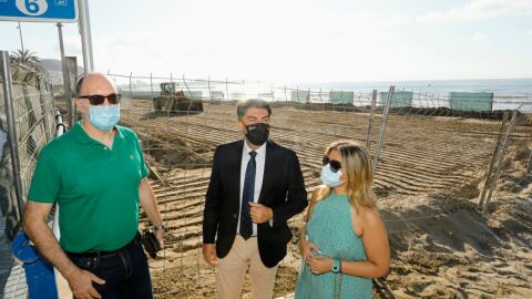 Luis Barcala visita el lugar de la actuaci&oacute;n junto con la vicealcaldesa, Mari Carmen S&aacute;nchez, y el concejal de Limpieza Urbana, Manuel Villar