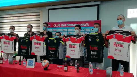 Presentación de los nuevos jugadores del Nava Presentación de los nuevos jugadores del Nava