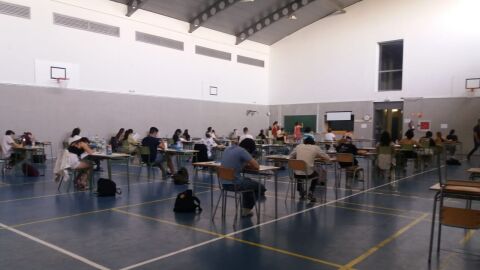 Ex&aacute;menes de la Selectividad de 2020 en el IES Misteri d'Elx.