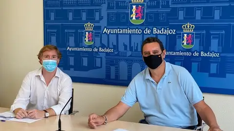 Los concejales de Badajoz Ignacio Grajera y Juancho Pérez Los concejales de Badajoz Ignacio Grajera y Juancho Pérez