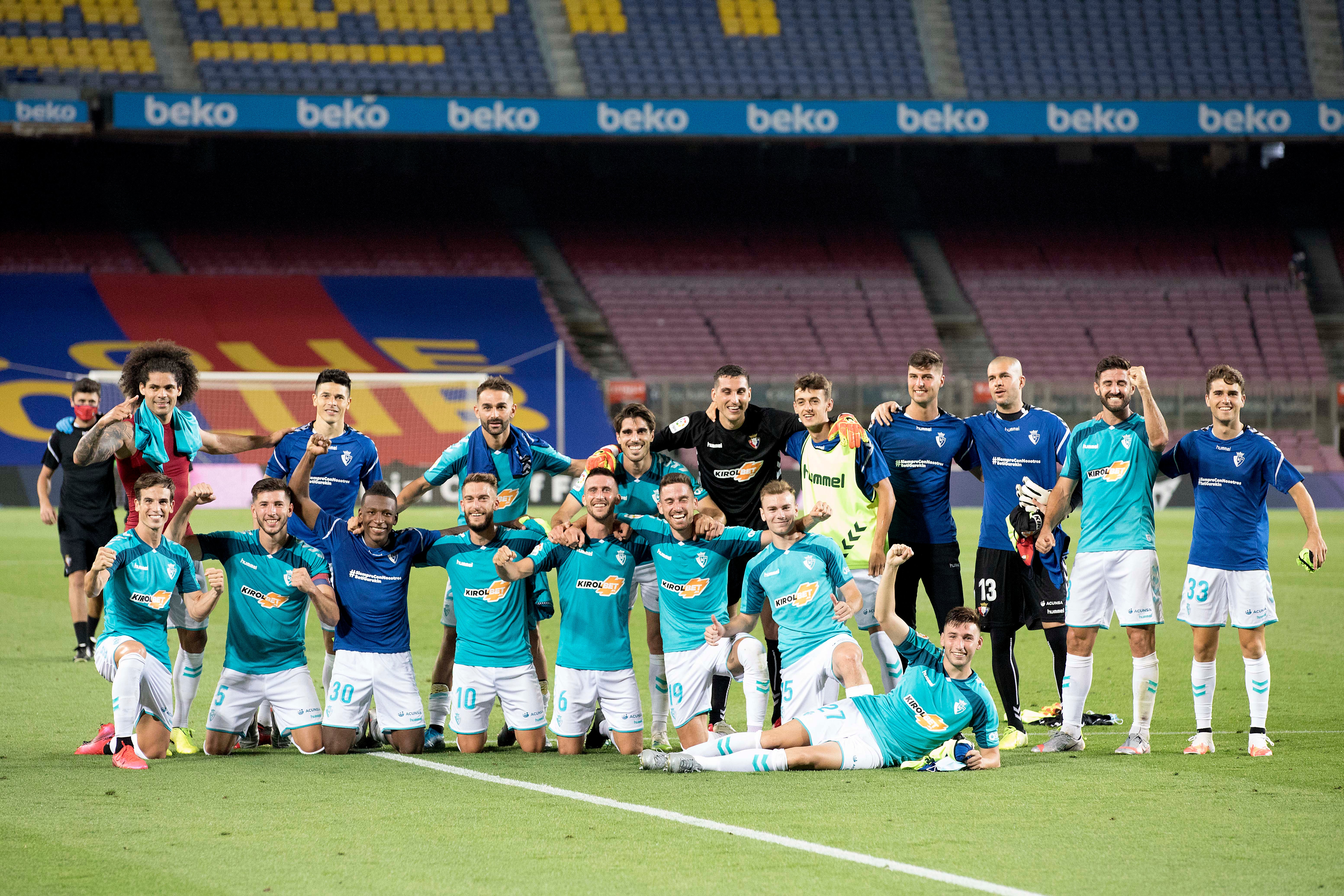 "¡Osasuna retrata al Barcelona! ¡Los rojillos humillan al Barcelona en el Camp Nou!" "¡Osasuna retrata al Barcelona! ¡Los rojillos humillan al Barcelona en el Camp Nou!"