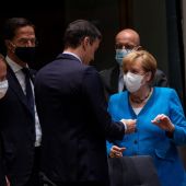 Imagen de Sánchez con Merkel en el Consejo Europeo