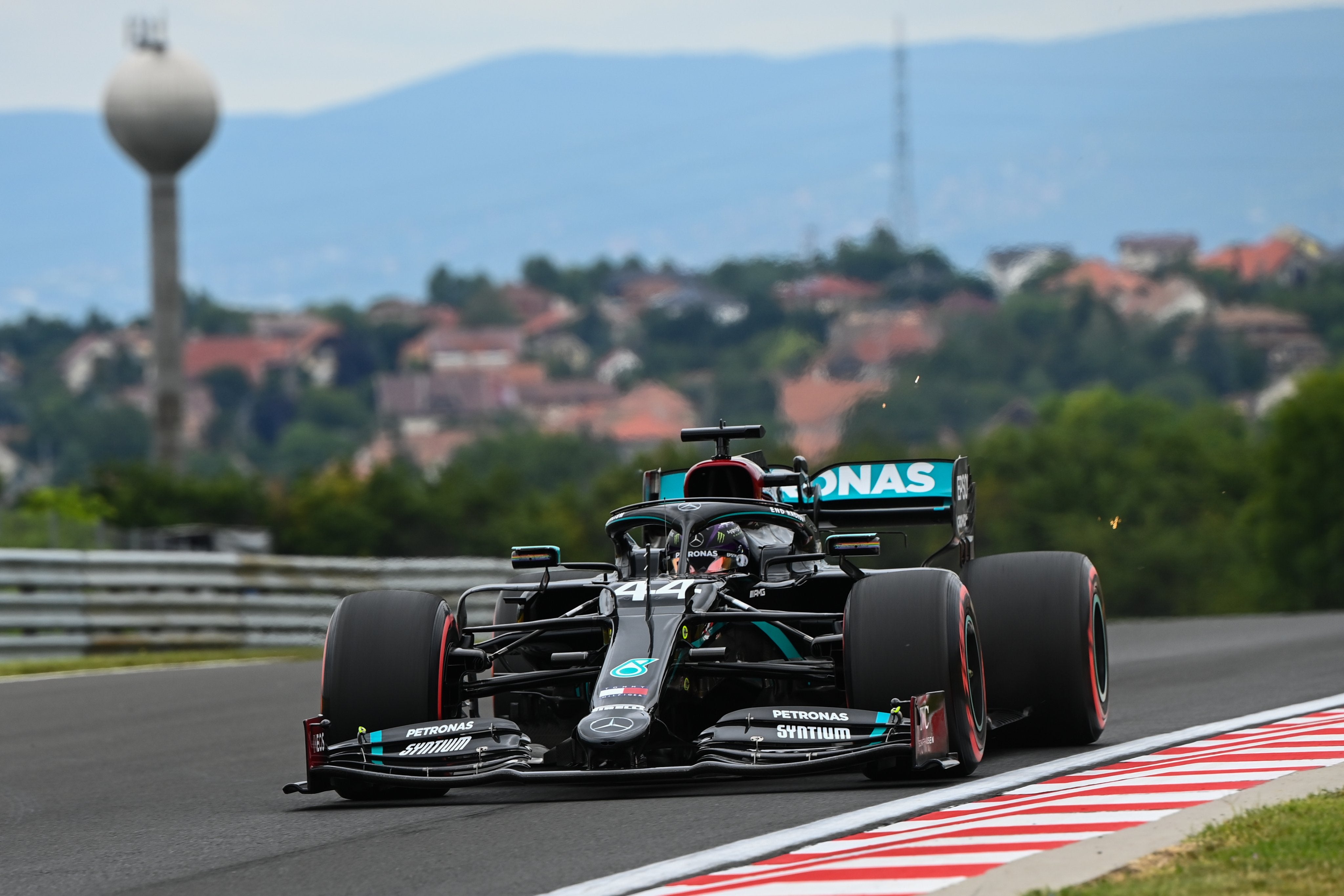 Hamilton saldrá primero en Hungría; Pérez arrancará cuarto y Sainz, noveno Hamilton saldrá primero en Hungría; Pérez arrancará cuarto y Sainz, noveno