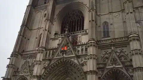 Imagen del incendio en la catedral de San Pedro y San Pablo de Nantes Imagen del incendio en la catedral de San Pedro y San Pablo de Nantes