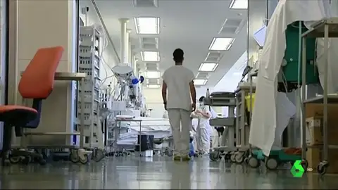 Imagen de un sanitario en un centro de salud Imagen de un sanitario en un centro de salud