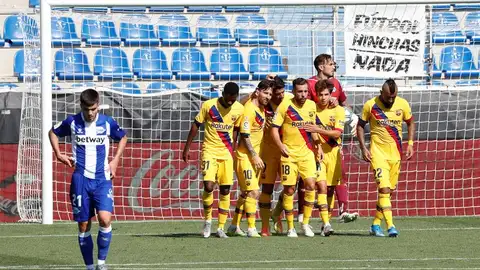 Messi celebra con sus compañeros el gol conseguido ante el Alavés Messi celebra con sus compañeros el gol conseguido ante el Alavés