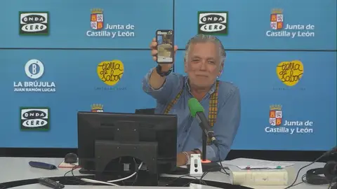 La mascota de Marhuenda se 'cuela' en el Especial 'Tierra del Sabor' en La Brújula La mascota de Marhuenda se 'cuela' en el Especial 'Tierra del Sabor' en La Brújula