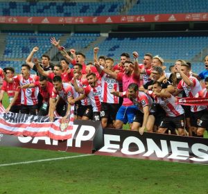 Jugadores UDL celebran el ascenso a Segunda A Jugadores UDL celebran el ascenso a Segunda A