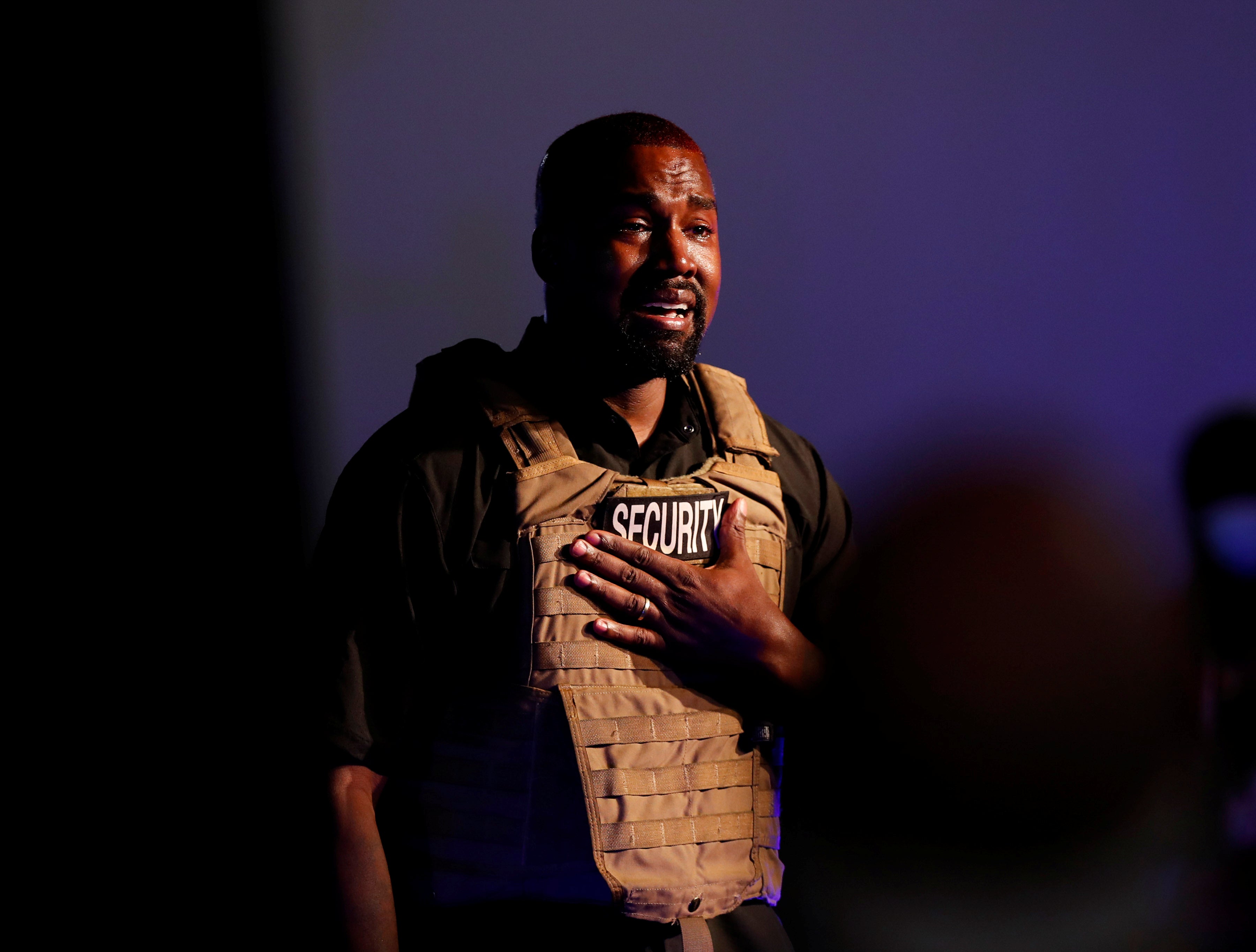 Kanye West llora en su estreno en campaña y propone dar un millón dólares a quien tenga un bebé Kanye West llora en su estreno en campaña y propone dar un millón dólares a quien tenga un bebé