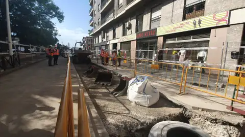 Calle Obispo Winibal en obras El Ayuntamiento de Elche invierte 630.000 euros en la ampliación de la capacidad del colector en la calle Obispo Winibal