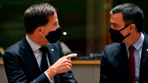 Mark Rutte, primer ministro de los Países Bajos, junto a Pedro Sánchez