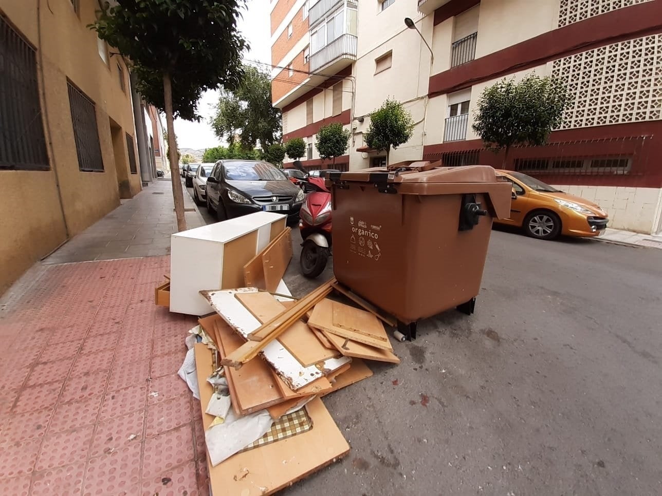El Ayuntamiento de Elda retira de las calles de la localidad más de 300 colchones en el mes de junio El Ayuntamiento de Elda retira de las calles de la localidad más de 300 colchones en el mes de junio