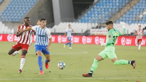 Un momento del encuentro entre el Almería y el Málaga Liga Smartbank