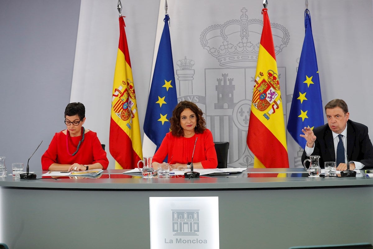 María Jesús Montero y Luis Planas asistieron a una reunión clave sobre el préstamo irregular de 8,4 millones a Isofotón María Jesús Montero y Luis Planas asistieron a una reunión clave sobre el préstamo irregular de 8,4 millones a Isofotón