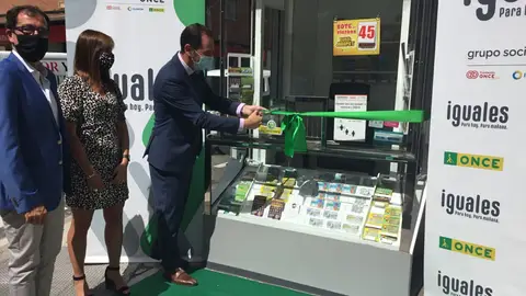 La ONCE instala en Palencia su nuevo modelo de quiosco, más accesible, ecológico y cercano al público ONCE