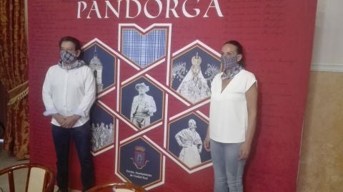 Agust&iacute;n Cantero y Eva Mar&iacute;a Mas&iacute;as han presentado los actos de la Pandorga
