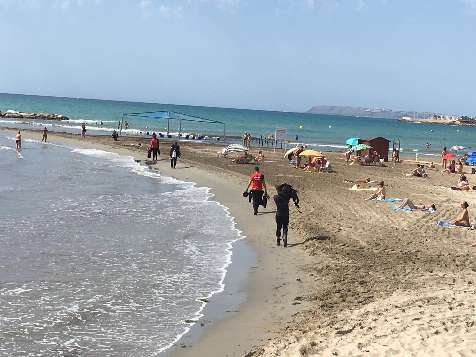 Continúa la búsqueda del nadador desaparecido en la playa del Postiguet Continúa la búsqueda del nadador desaparecido en la playa del Postiguet