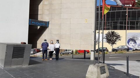 Los concejales Manuel &Aacute;lvarez, de Servicios Generales, y Mar&iacute;a del Mar Dibuja, de Seguridad Ciudadana junto a la intendente jefa, Mar&iacute;a Barrera