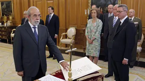 Fernando Valdés, magistrado del Tribunal Constitucional Fernando Valdés, magistrado del Tribunal Constitucional