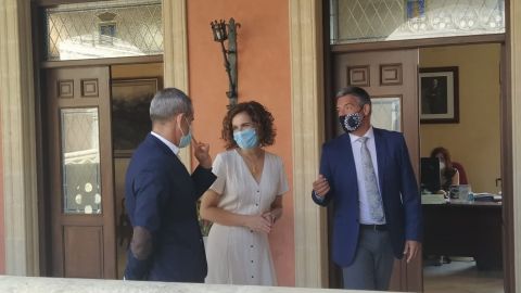 El alcalde de Rota, Javier Ruiz, la Ministra de Hacienda, María Jesús Montero, y el Subdelegado del Gobierno de España, José Pacheco El alcalde de Rota, Javier Ruiz, la Ministra de Hacienda, María Jesús Montero, y el Subdelegado del Gobierno de España, José Pacheco