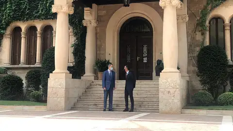 El Rey Felipe VI y el presidente del Gobierno, Pedro Sánchez, en Marivent. El Rey Felipe VI y el presidente del Gobierno, Pedro Sánchez, en Marivent.