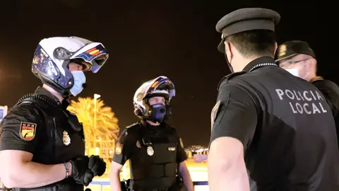 Agentes de la Policía Local y Nacional Operación conjunta en un asalto