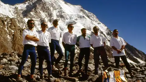 25 años de la expedición de Peña Guara al K2 Ansón, Avellanas, Escartín, Ortiz, Ortas, Garcés y Oliva.