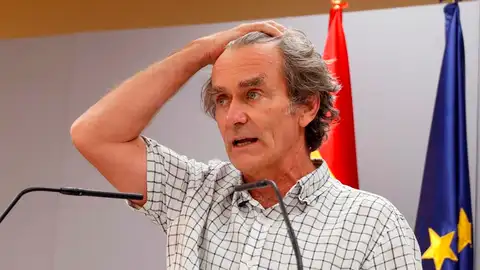 Fernando Simón: "España sigue subiendo en el número de casos, pero es una subida suave" Fernando Simón: "España sigue subiendo en el número de casos, pero es una subida suave"