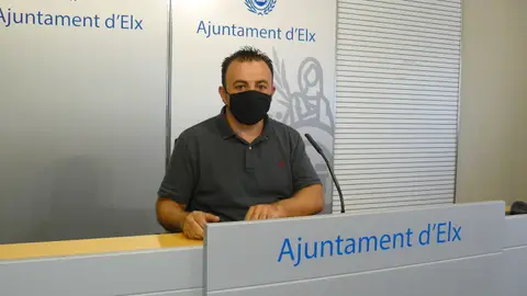 Ramón Abad, concejal de Seguridad Ciudadana. Una noche tranquila y sin incidentes”, así ha valorado el teniente de alcalde de Seguridad y Emergencias, Ramón Abad, la velada del 13 de agosto, en la que tradicionalmente se celebra la Nit de l’Albà y que fue suspendida en el presente 2020 por la pandemia coronavírica.