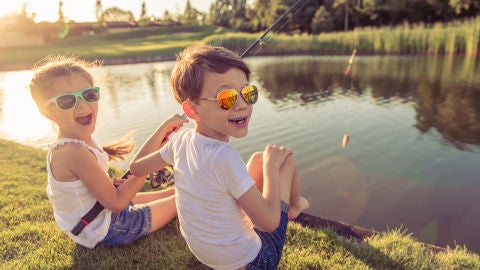 Ni&ntilde;os en verano