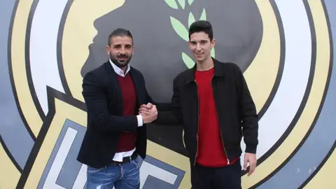 Alejandro Tarí en el momento dela renovación de su último contrato Alejandro Tarí en el momento dela renovación de su último contrato