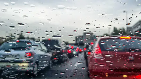 Tormentas de verano: consejos para mantener el control al volante Tormentas de verano: consejos para mantener el control al volante