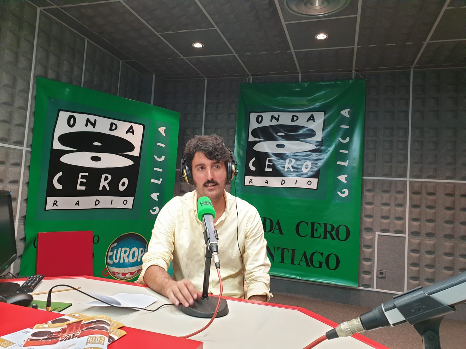 "El amor y el sexo tienen vía libre cuando dos miradas se sostienen un segundo más de lo necesario" "El amor y el sexo tienen vía libre cuando dos miradas se sostienen un segundo más de lo necesario"