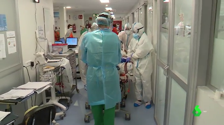 Gómez alerta de la "tensión" del sistema sanitario y el aumento de ingresos en UCI: "probablemente morirá gente" Gómez alerta de la "tensión" del sistema sanitario y el aumento de ingresos en UCI: "probablemente morirá gente"