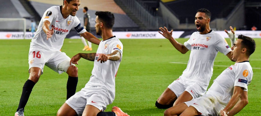 Los jugadores del Sevilla celebran el gol de Suso Los jugadores del Sevilla celebran el gol de Suso