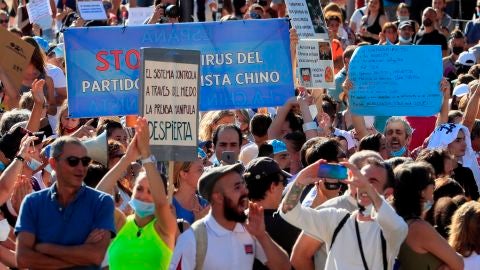 Manifestaci&oacute;n de los negacionistas del coronavirus