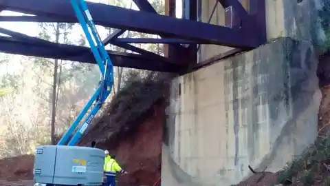 Obras en el puente del río Deva Obras en el puente del río Deva