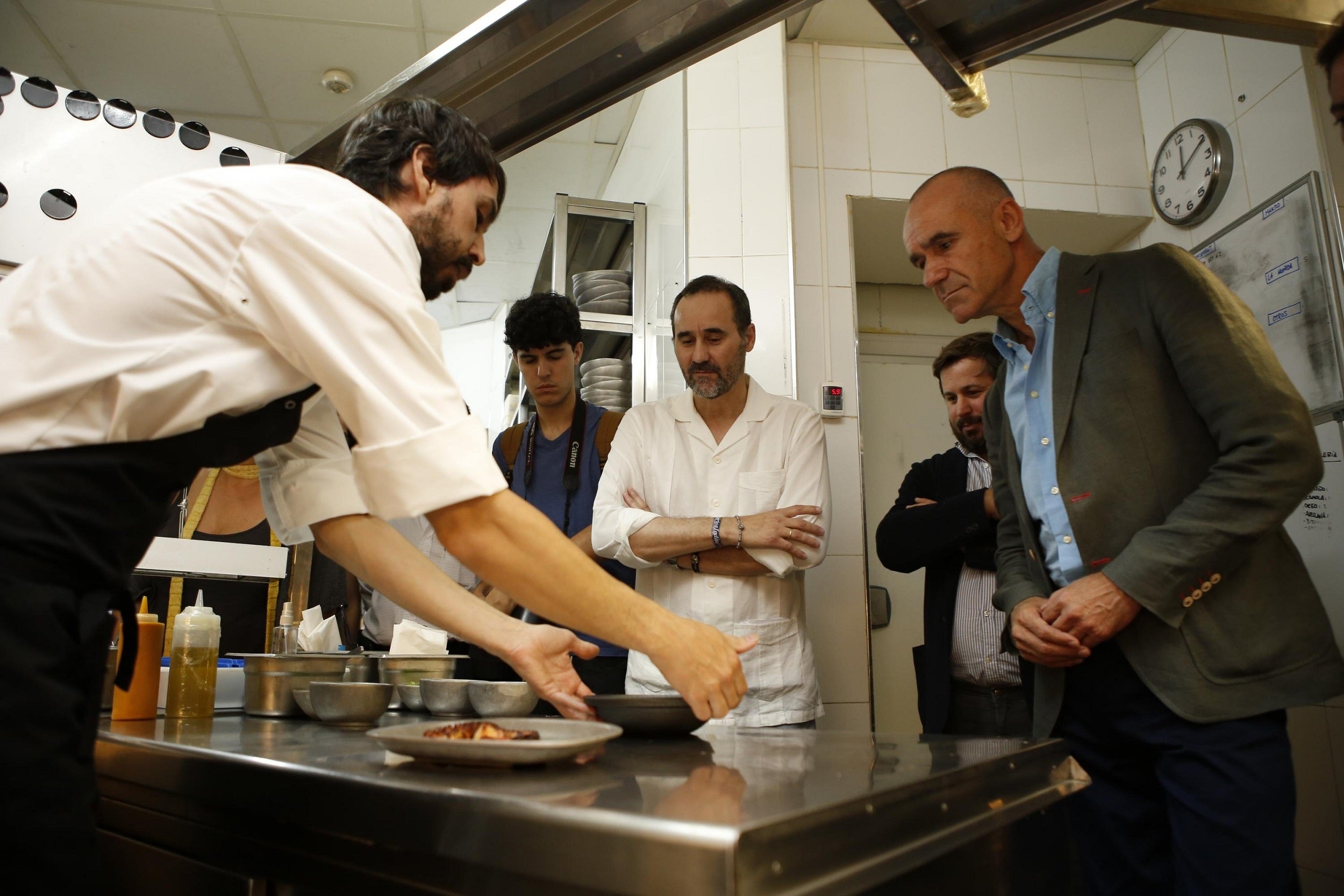 Sevilla y otras cuatro grandes ciudades españolas lanzan con Vueling una campaña basada en la gastronomía Sevilla y otras cuatro grandes ciudades españolas lanzan con Vueling una campaña basada en la gastronomía