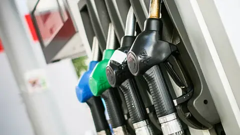 Suministradores de diésel y gasolina Llegan más biocarburantes: llenar un diésel será 40 euros más caro