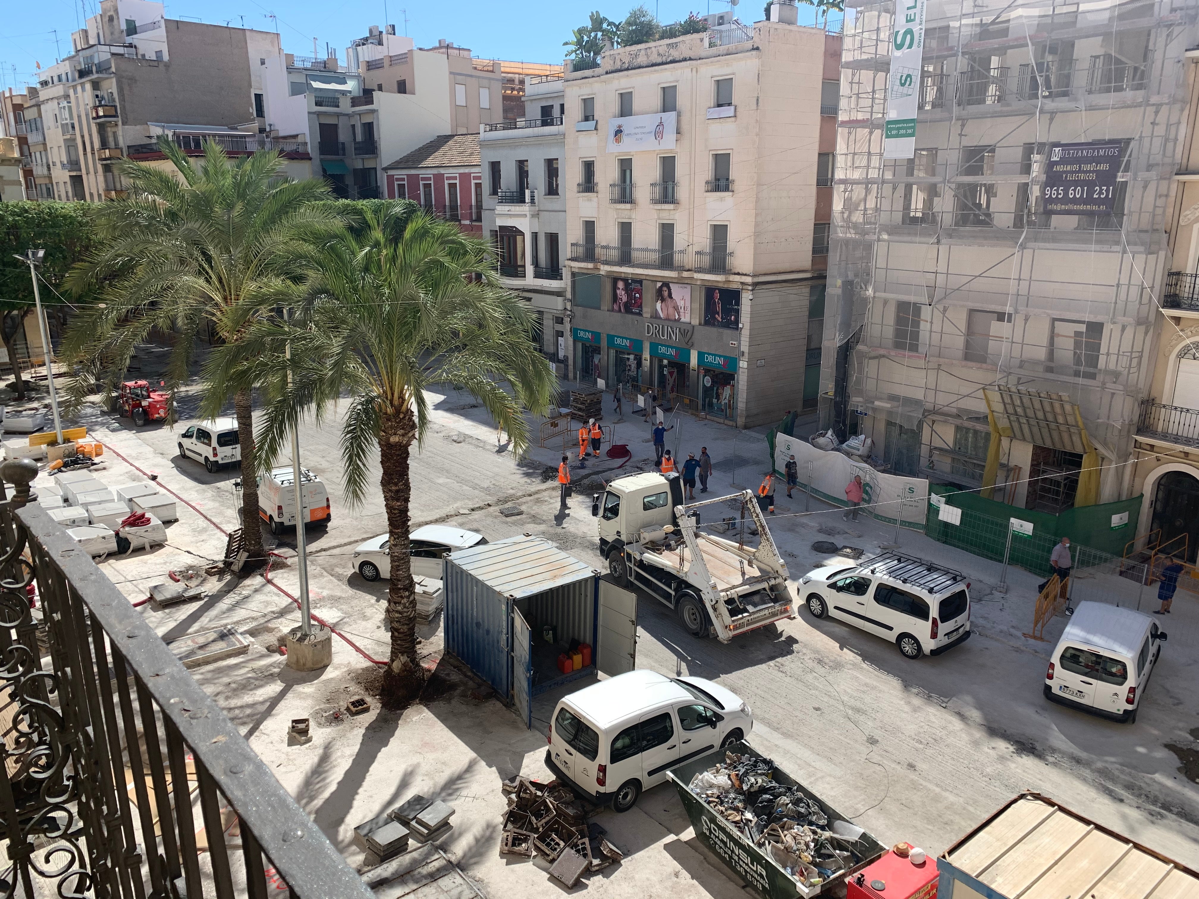 Así se encuentran las obras de la Plaza de Baix 15 días después de su inicio Así se encuentran las obras de la Plaza de Baix 15 días después de su inicio