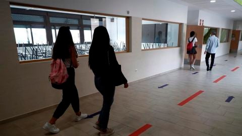 Varios alumnos agreden a un profesor de un instituto de Olivares (Sevilla) y suspenden las clases como protesta