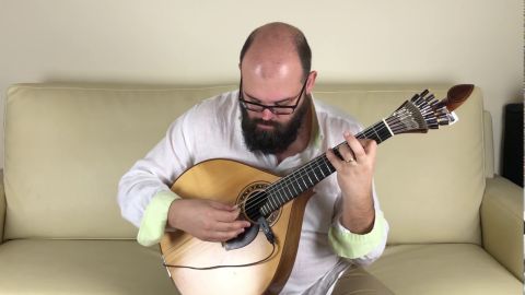 Ricardo J. Martins, con su guitarra portuguesa
